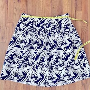 Excellent EUC. Size 12 navy and white cotton skirt Ann Taylor factory